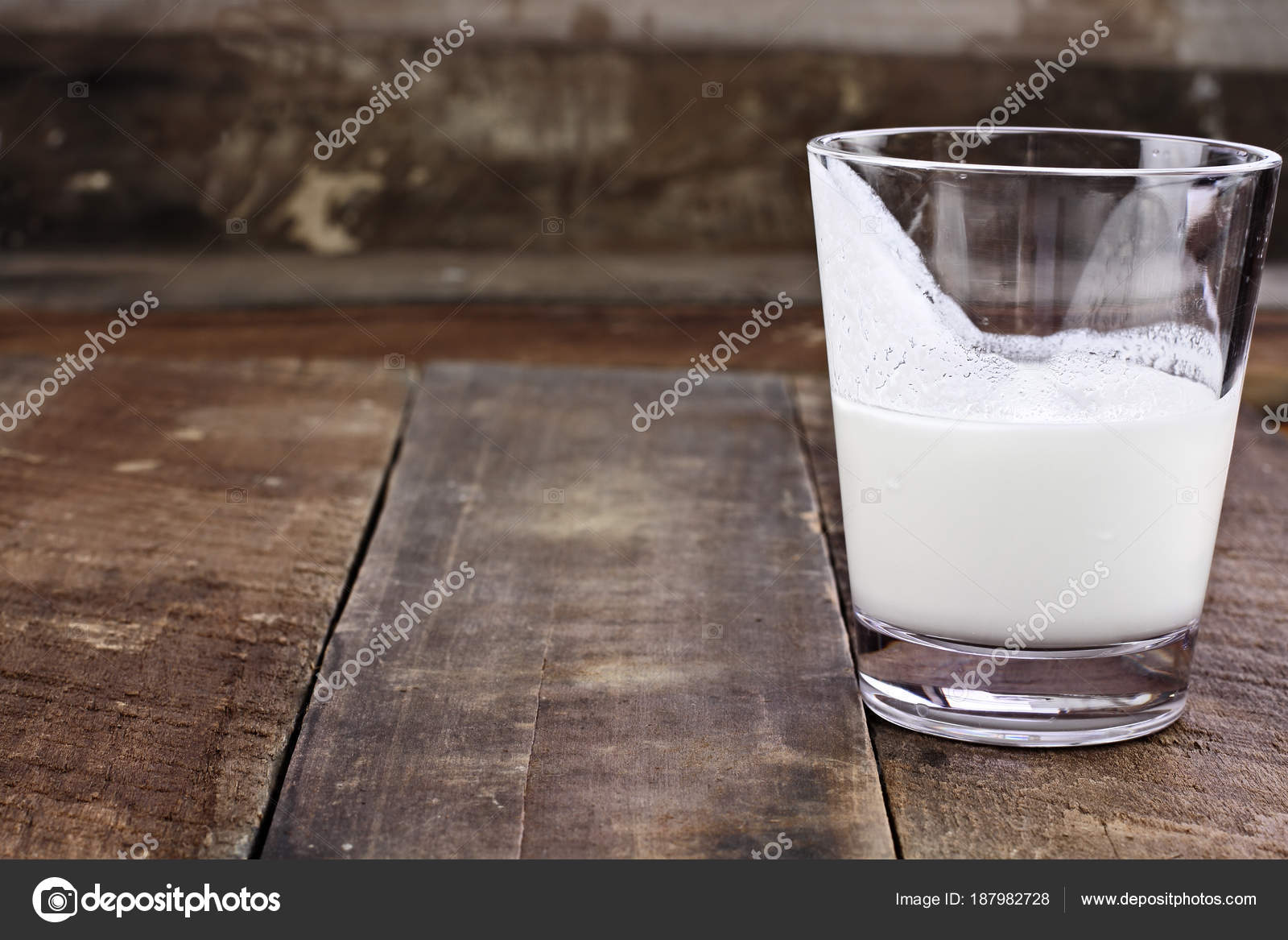 кефир. свежее молоко кефир. стакан кефира. свежее молоко кефир. свежее молоко кефир.