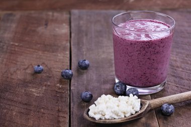 Yaban mersini Kefir güler yüzlü ve Kefir taneleri