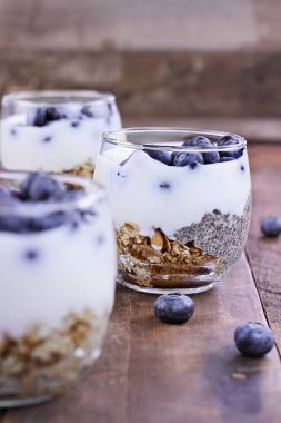Kefir yoğurt ve Chia parfe