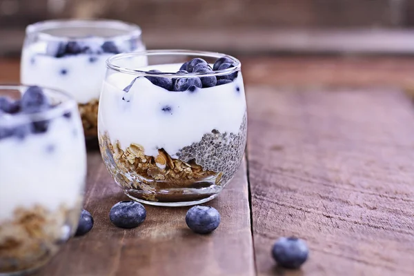 Jogurt pyszny Kefir i Chia Parfait — Zdjęcie stockowe