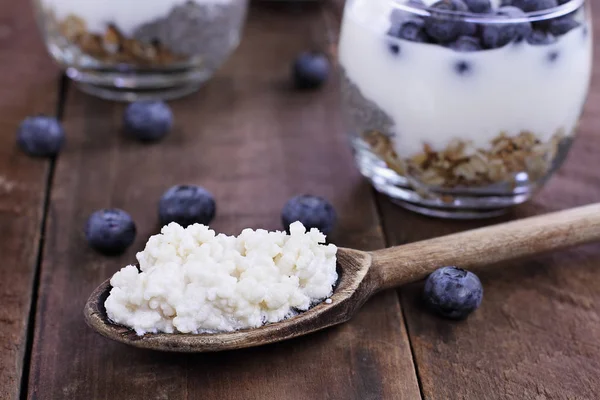 Yaban mersini ve yoğurt Chia Parfait Kefir tahıllar — Stok fotoğraf