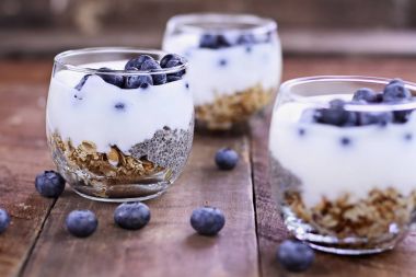 Lezzetli Kefir yoğurt ve Chia parfe