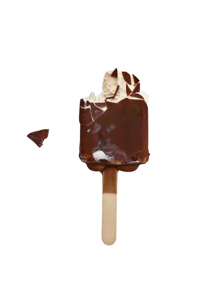独立巧克力覆盖香草冰淇淋 — 图库照片