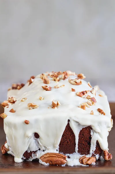 Delicioso pão doce de cranberry com pecans e chocolate branco — Fotografia de Stock