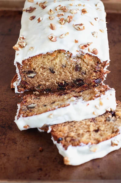 Färskt tranbär sött bröd med pekannötter och vit choklad Cand — Stockfoto