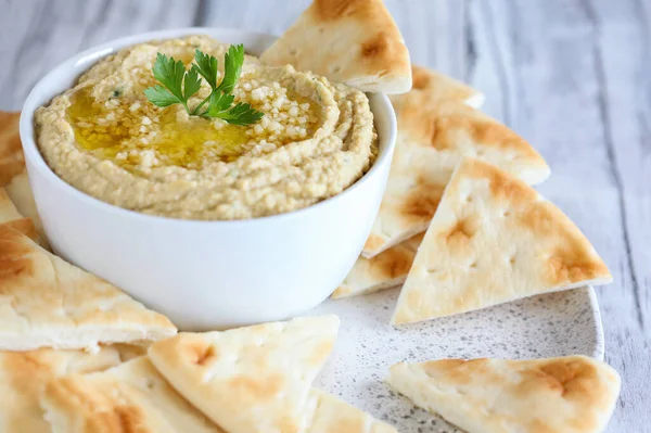 Vegan Hummus Ρεβίθια Και Ταχίνι Ελαιόλαδο Και Σκόρδο Γαρνιρισμένο Μαϊντανό — Φωτογραφία Αρχείου