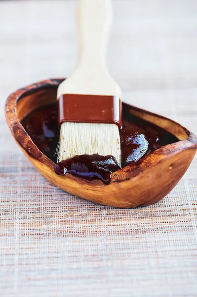 Bbq Sauce Tip Basting Brush Wooden Bowl Filled Condiment Selective — Stock Photo, Image