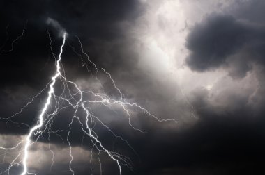 Gök gürültüsü, Lightning'ler ve yağmur yaz gecesi