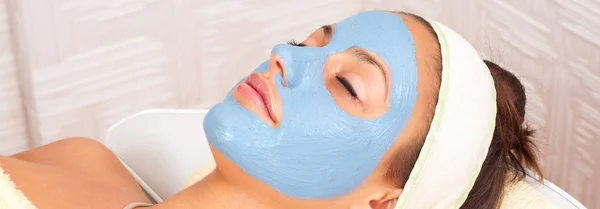 Girl with facial mask on her face — Stock Photo, Image