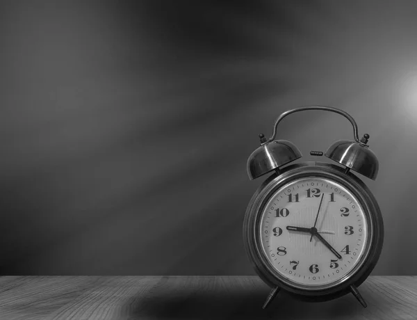Reloj despertador retro gris —  Fotos de Stock