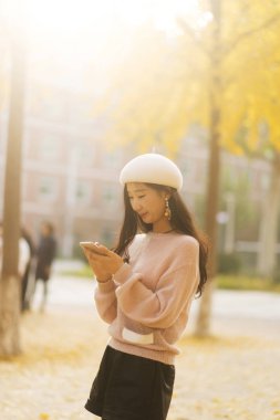 Cep telefonları kız kampüste kullanımı