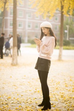 Cep telefonları kız kampüste kullanımı