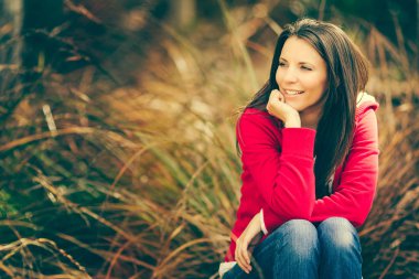 güzel oturan kadın