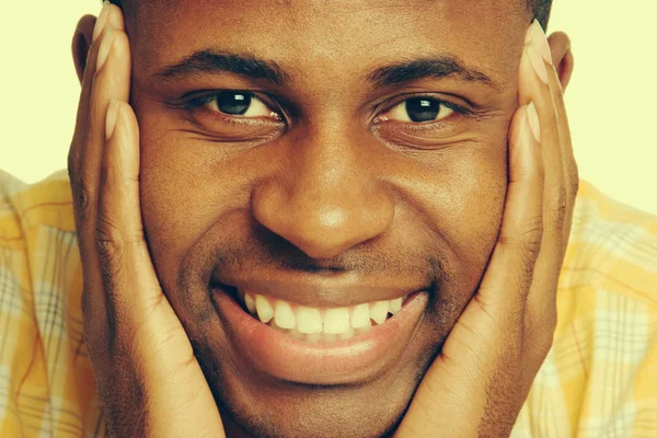 Sonriente hombre negro — Foto de Stock