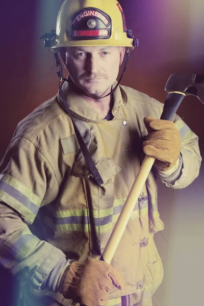 Πυροσβέστης με τη στολή — Φωτογραφία Αρχείου