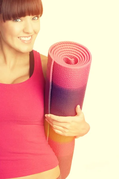 Mujer llevando Estera de Ejercicio — Foto de Stock