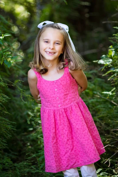 Sonriente niña — Foto de Stock