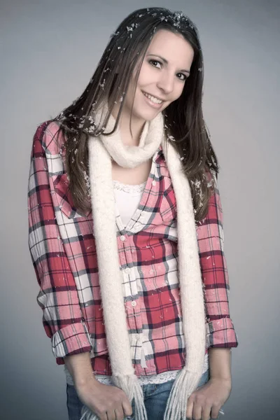 Winter meisje glimlachen — Stockfoto