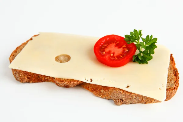 Brot mit Käse und weißem Hintergrund — Stockfoto
