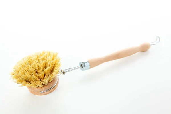 Une brosse à vaisselle avec fond blanc — Image Une brosse à vaisselle avec fond blanc Images De Stock Libres De Droits