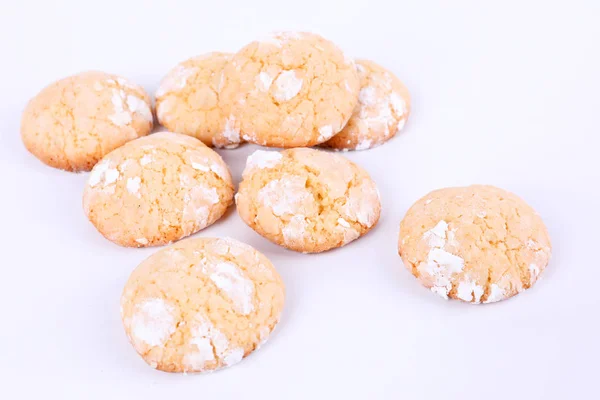 Домашние печенье с белым фоном — стоковое фото