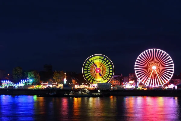 Carnaval in de nacht — Stockfoto