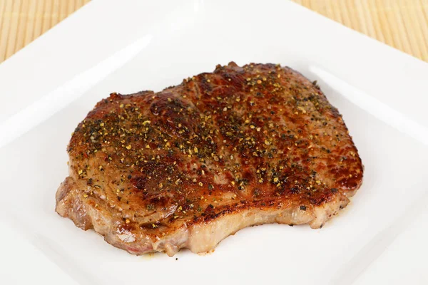 Grillé rumpsteak au poivre — Photo