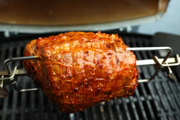 Daging babi panggang di atas ludah — Stok Foto