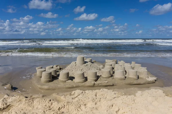 Sandburg am Strand von wangerooge — Stockfoto