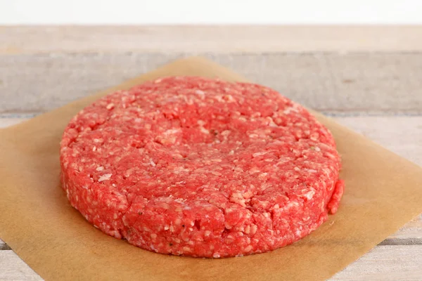 Ruwe pattie voor een hamburger — Stockfoto