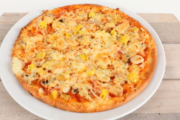 Pizza with hot peppers and onions — Stock Photo, Image