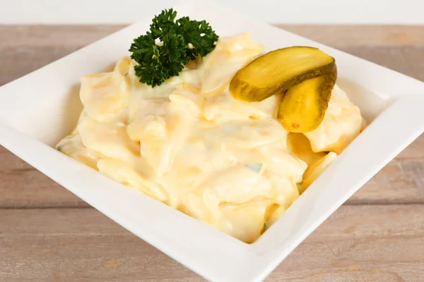 Potatoe 沙拉配奶油 — 图库照片