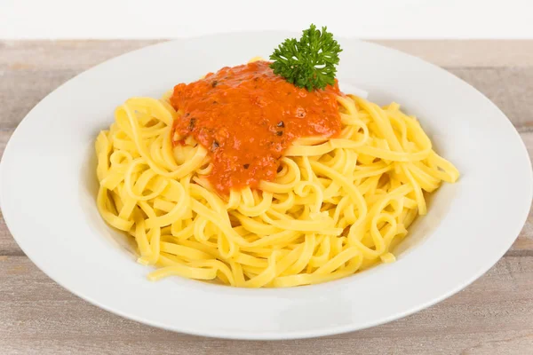 Fettuccine con salsa de tomate — Foto de Stock