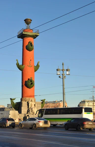 Crachat de l'île Vassilievski. Colonne rostrale . — Photo