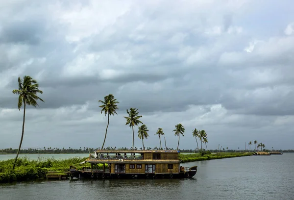 Woonboot in opstuwing van Kerala, India — Stockfoto