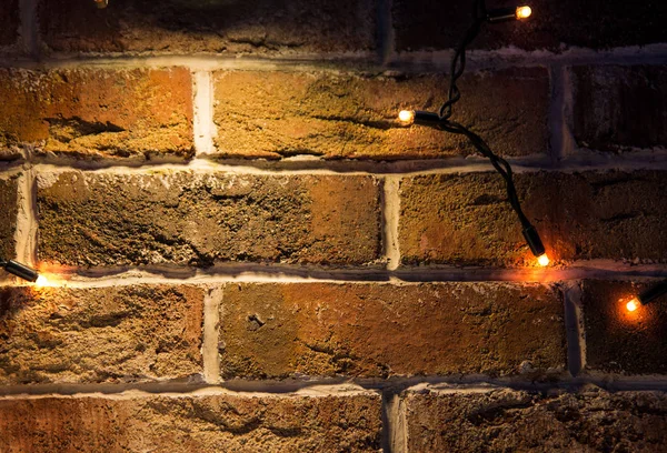 Fondo de pared de ladrillo con luces brillantes — Foto de Stock
