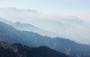 yüksek Dağları Kazakistan'ın Almatı şehri yakınında