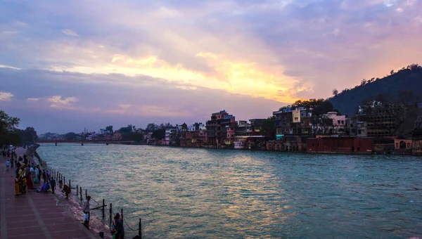 Haridwar, indien - 23. märz 2014: blick auf den ganga fluss. — Stockfoto