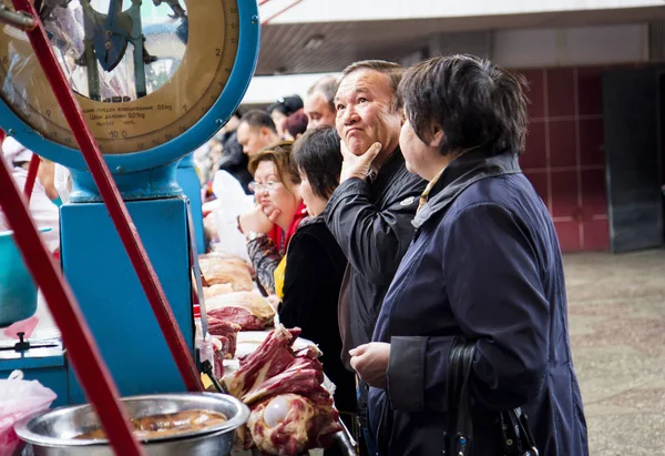 ALMATY, KAZAKHSTAN - June 01, 2014: Green Bazaar. People buying meat. The man has bewildered emotion on his face — Stock Photo, Image