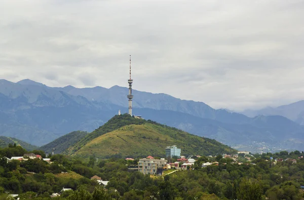 Kok Tobe Hill, Almaty Kazakistan iletişim kuleye bakış.