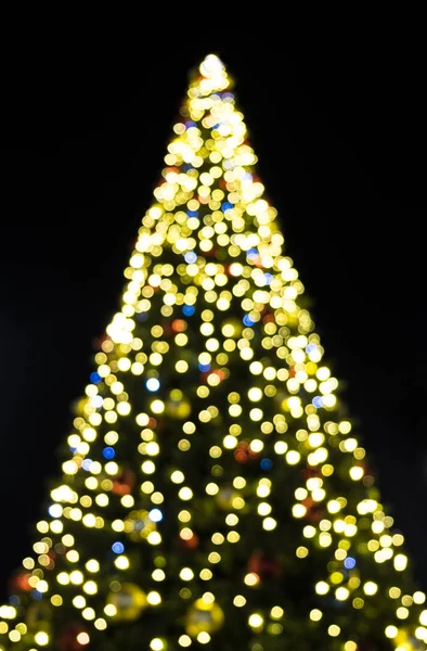 Beautiful christmas tree defocused with lights glowing — Stock Photo, Image