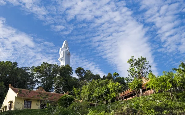 Grande estátua de buddha em Ho Quoc pagode, phu quoc island, Vietnam — Fotografia de Stock