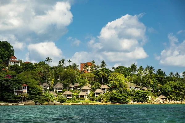 Bungalows en la hermosa playa tropical de Tailandia, Koh Samui —  Fotos de Stock