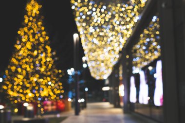 Noel dekorasyon arka plan ile parlayan altın ve mavi ışıklar