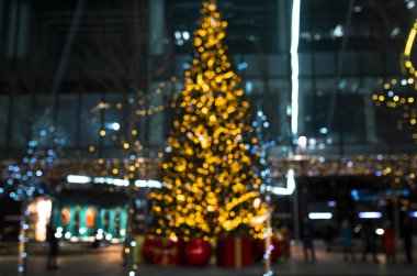 Noel dekorasyon arka plan ile parlayan altın ve mavi ışıklar