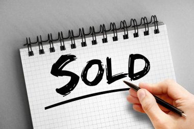 Metin notu - Satıldı, not defterinde iş konsepti