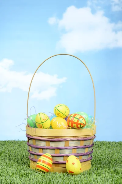 Easter eggs in wicker basket — Stock Photo, Image