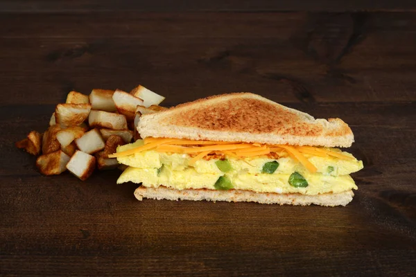 Western sandviç patates kızartması ile — Stok fotoğraf