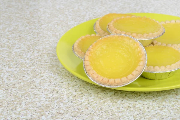 Closeup tortas de limão na placa — Fotografia de Stock