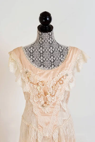 Robe de mariée vintage gros plan — Photo